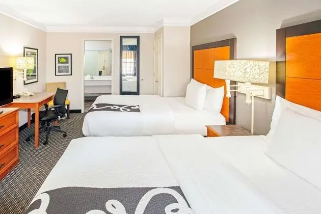 Oda, 2 Çift Kişilik Yatak, Sigara İçilmez