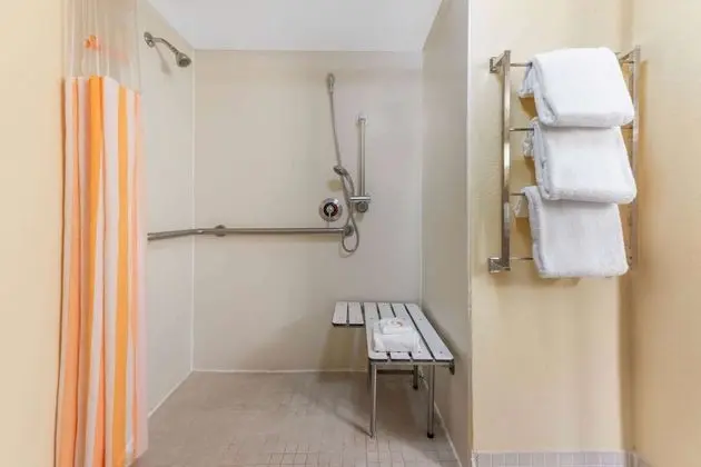 Oda, 2 Çift Kişilik Yatak, Engellilere Uygun, Sigara İçilmez (Mobility/Hearing Impaired Accessible)
