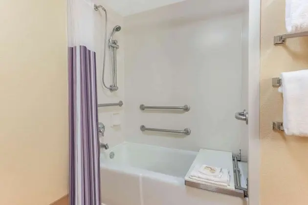 Oda, 2 Çift Kişilik Yatak, Engellilere Uygun, Sigara İçilmez (Mobility/Hearing Impaired Accessible)