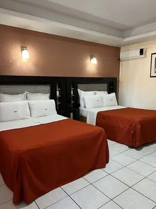 Tek Büyük Yataklı Oda, 2 Çift Kişilik Yatak