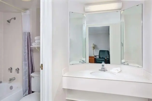 1 King Bed, One-Bedroom Suite, Non-Smoking