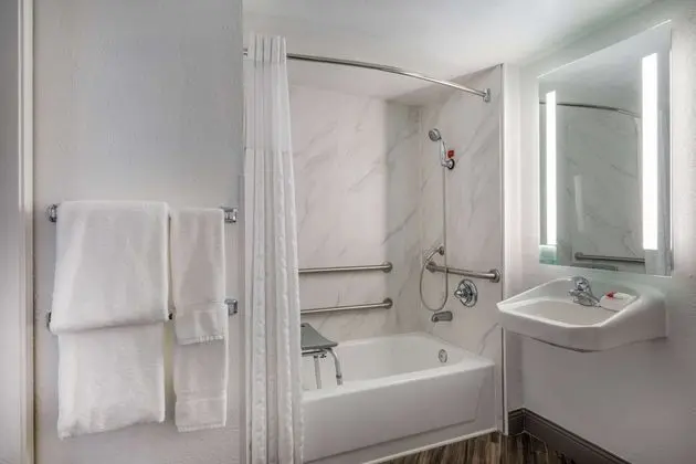 1 King Bed, Mobility Accessible Room, Bathtub w/ Grab Bars, Non-Smoking