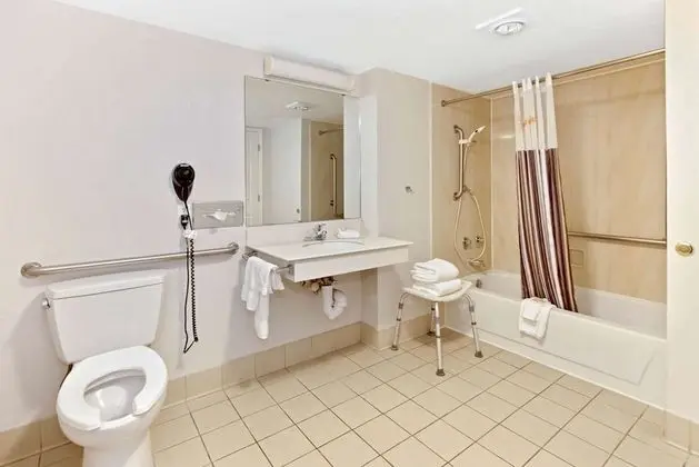 Oda, 1 En Büyük (King) Boy Yatak, Engellilere Uygun (Mobility Accessible)