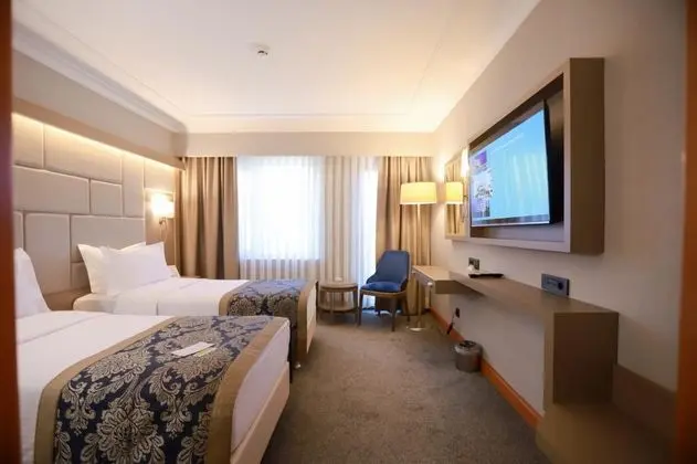 Çift Kişilik, Deniz Manzaralı