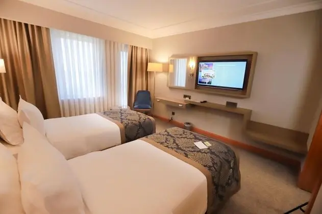 Çift Kişilik, Deniz Manzaralı