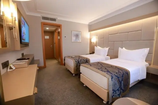 Çift Kişilik, Deniz Manzaralı