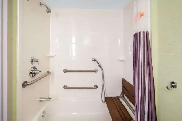 Deluxe Süit, 1 En Büyük (King) Boy Yatak, Engellilere Uygun, Küvet (Mobility, Grab bars)