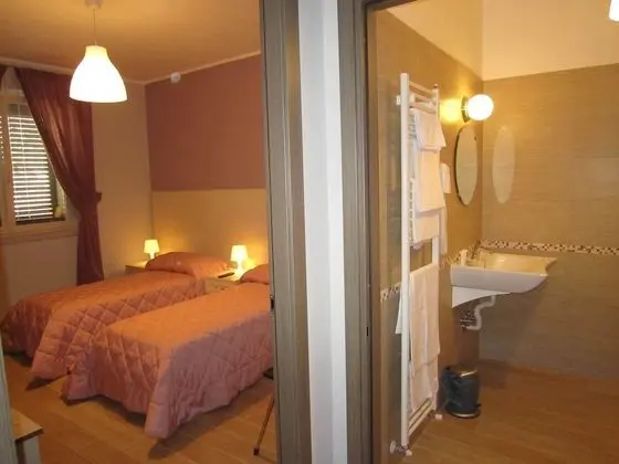 Tek Büyük veya İki Ayrı Yataklı Oda, Tepe Manzaralı