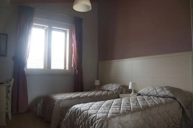 Tek Büyük veya İki Ayrı Yataklı Oda, Tepe Manzaralı