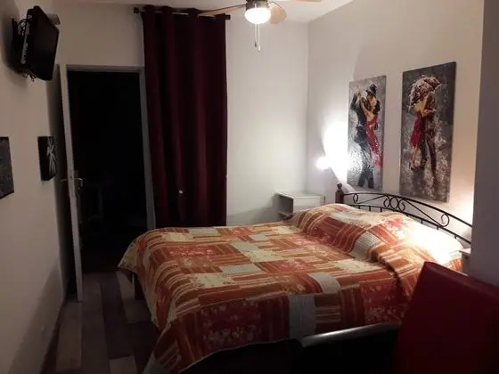 Tek Büyük Yataklı Oda (La Mère Veilleuse)