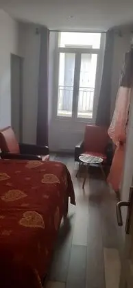 Tek Büyük Yataklı Oda (La Mère Veilleuse)