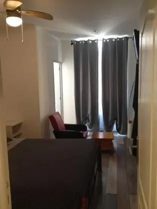 Tek Büyük Yataklı Oda (La Mère Veilleuse)