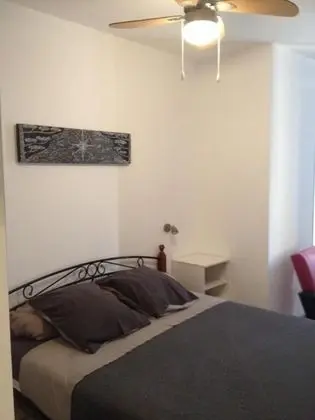 Tek Büyük Yataklı Oda (La Mère Veilleuse)