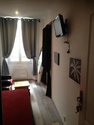 Tek Büyük Yataklı Oda (La Mère Veilleuse)