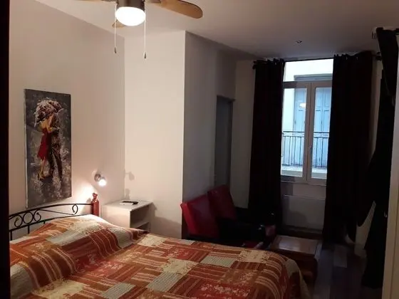 Tek Büyük Yataklı Oda (La Mère Veilleuse)