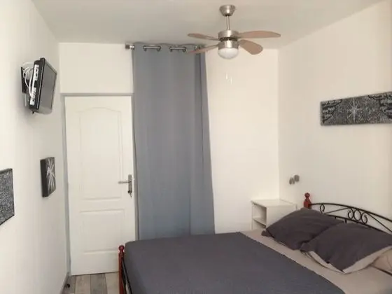 Tek Büyük Yataklı Oda (La Mère Veilleuse)