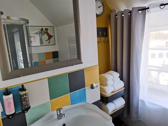 Junior Tek Büyük Yataklı Oda, Sigara İçilmez, Şehir Manzaralı (Musique)