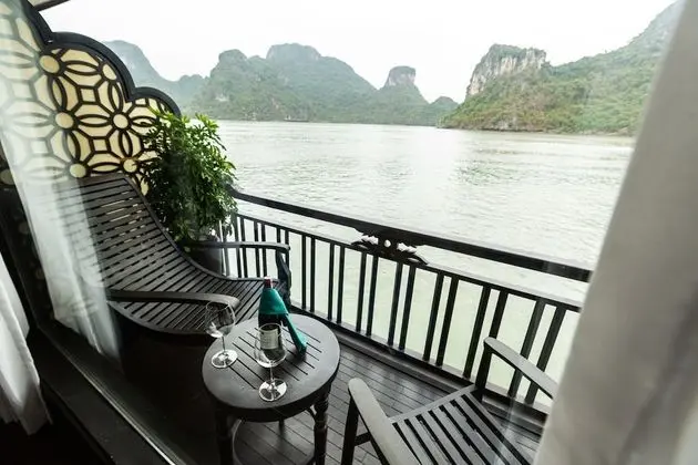 Premier Tek Büyük veya İki Ayrı Yataklı Oda, Balkon, Okyanus Manzaralı (Ha Long Suite, 2D1N or 3D2N)