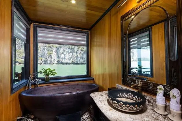 Premier Tek Büyük veya İki Ayrı Yataklı Oda, Balkon, Okyanus Manzaralı (Ha Long Suite, 2D1N or 3D2N)