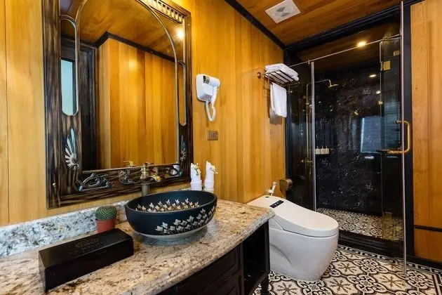 Premier Tek Büyük veya İki Ayrı Yataklı Oda, Balkon, Okyanus Manzaralı (Ha Long Suite, 2D1N or 3D2N)