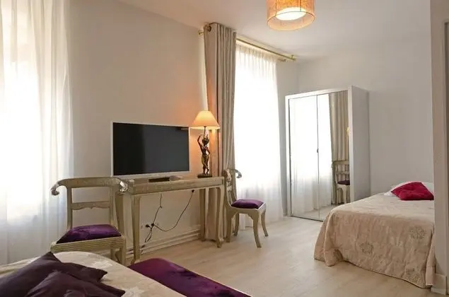 Üç Kişilik Oda