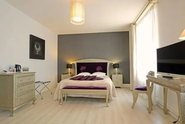Üç Kişilik Oda