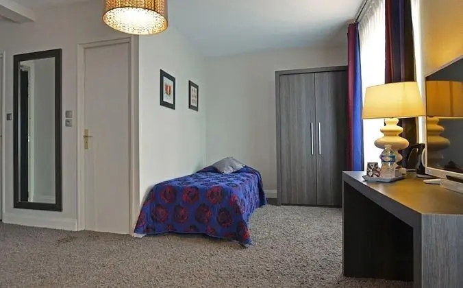 Üç Kişilik Oda