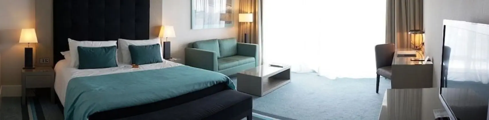 Junior Oda, 1 En Büyük (King) Boy Yatak, Göl Manzaralı