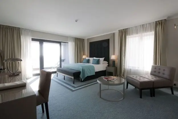 Junior Oda, 1 En Büyük (King) Boy Yatak, Göl Manzaralı