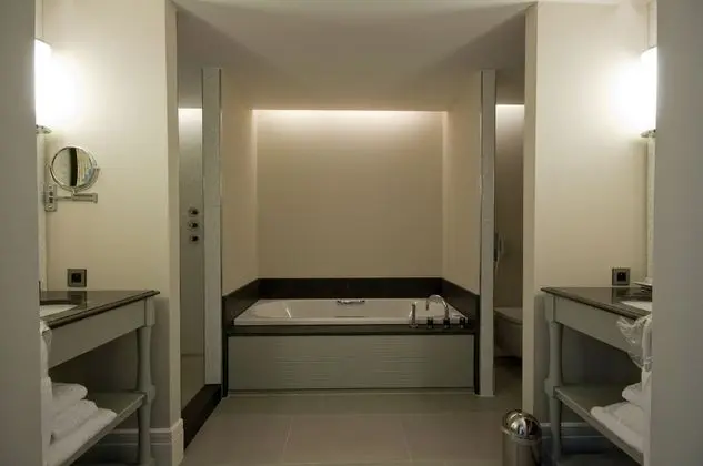 Junior Oda, 1 En Büyük (King) Boy Yatak, Göl Manzaralı