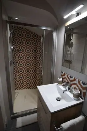 Deluxe Tek Büyük Yataklı Oda, Banyolu/Duşlu (Bombay)