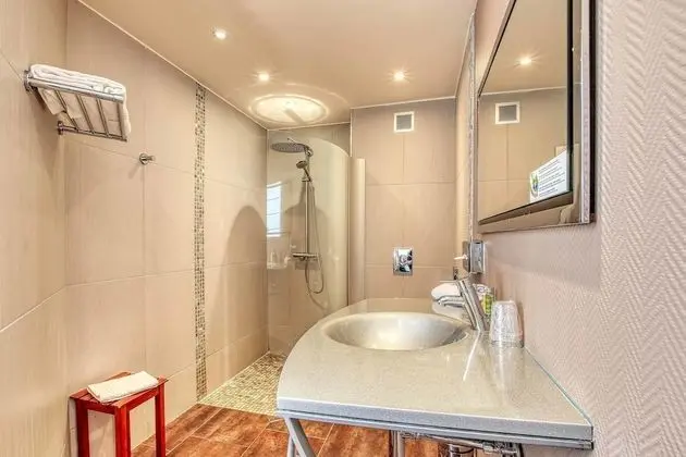 Comfort Tek Büyük Yataklı Oda