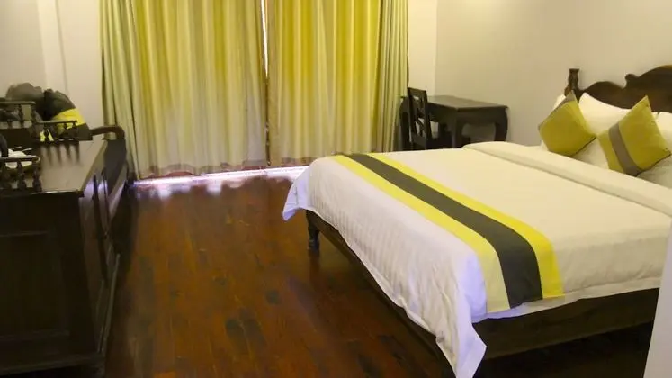 Deluxe Tek Büyük Yataklı Oda, Havuz Manzaralı