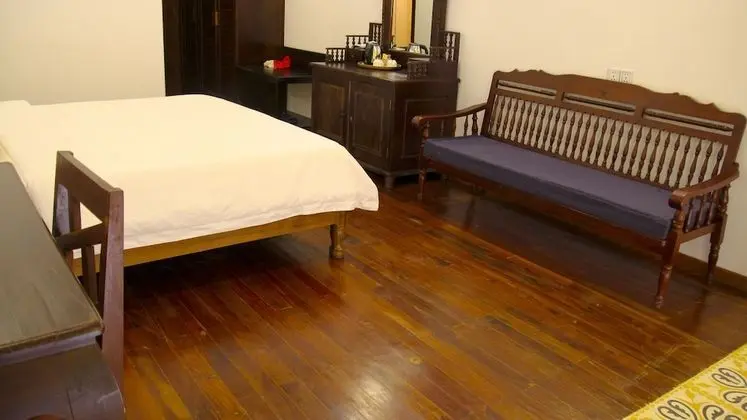 Deluxe Tek Büyük Yataklı Oda, Havuz Manzaralı