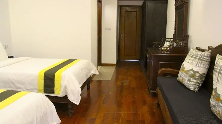 Deluxe Tek Büyük Yataklı Oda, Havuz Manzaralı