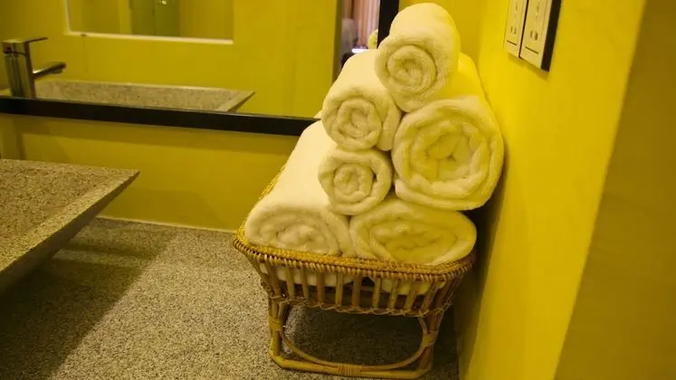Deluxe Tek Büyük Yataklı Oda, Havuz Manzaralı