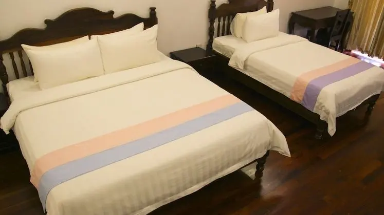 Deluxe Üç Kişilik Oda, Havuz Manzaralı (1 King Bed & 1 Single Bed)