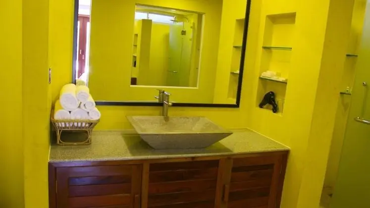 Deluxe Üç Kişilik Oda, Havuz Manzaralı (1 King Bed & 1 Single Bed)