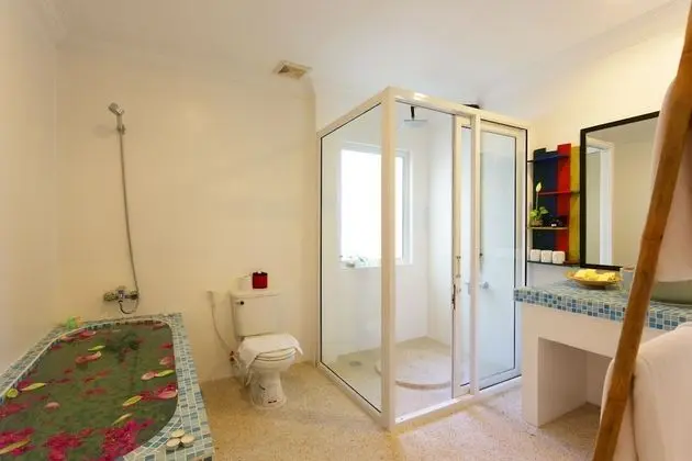 Deluxe Üç Kişilik Oda, Havuz Manzaralı (1 King Bed & 1 Single Bed)