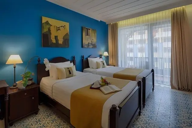 Connecting Room