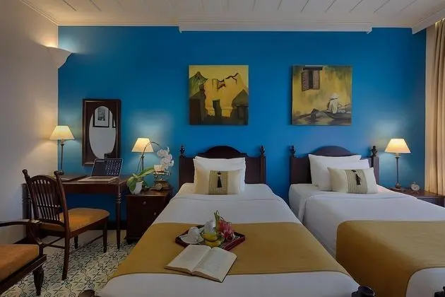 Connecting Room