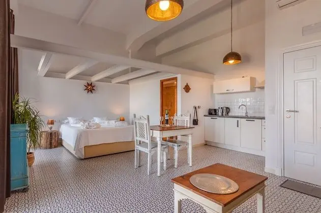 Stüdyo, Kısmi Deniz Manzarası, Bahçeli