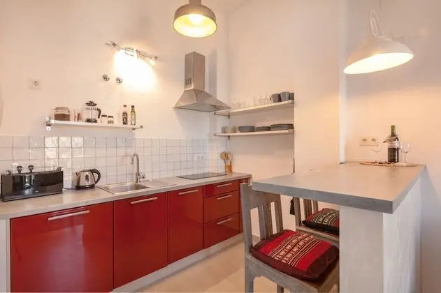 Stüdyo, Kısmi Deniz Manzarası, Bahçeli