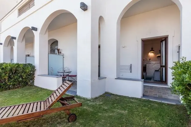 Stüdyo, Kısmi Deniz Manzarası, Bahçeli