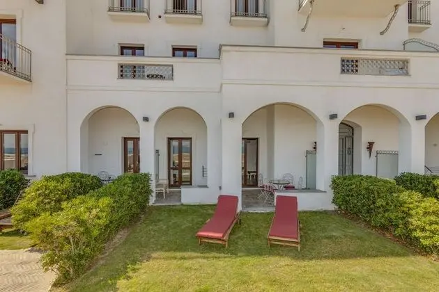 Stüdyo, Kısmi Deniz Manzarası, Bahçeli