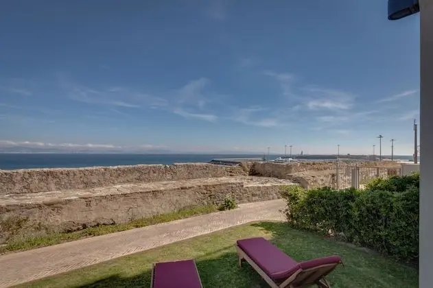 Stüdyo, Kısmi Deniz Manzarası, Bahçeli