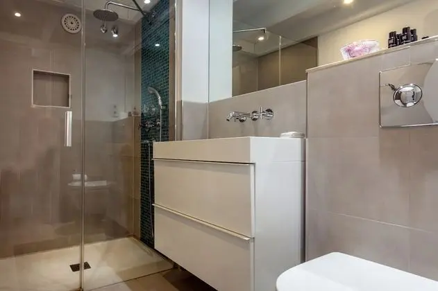 Stüdyo, Kısmi Deniz Manzarası, Bahçeli