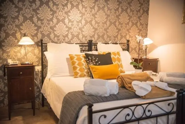 Büyük Yataklı Tek Kişilik Oda