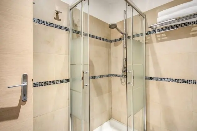 Büyük Yataklı Tek Kişilik Oda