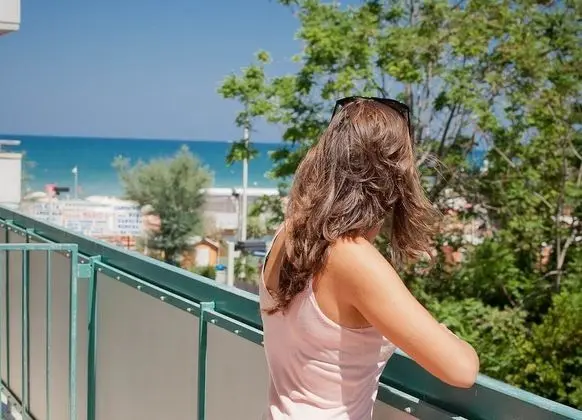 Tek Büyük veya İki Ayrı Yataklı Oda, Kısmi Deniz Manzaralı